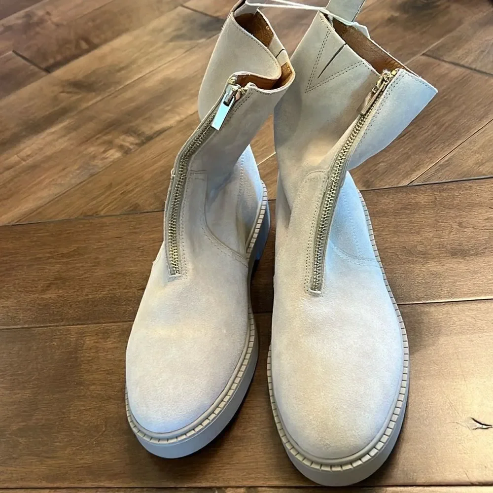 Andre Assous Vernon Water-Resistant Suede Bootie – Light Grey – Size 11 (NWOB)